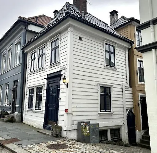 Cozy In Popular Street * Bergen