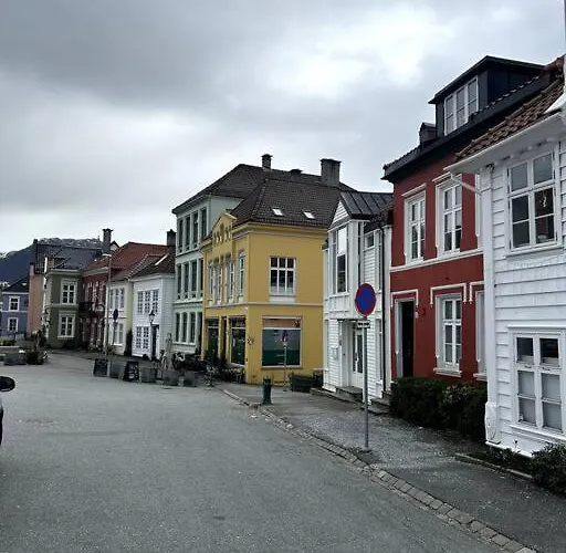 Cozy In Popular Street *