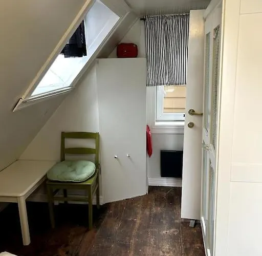 Cozy In Popular Street Apartament