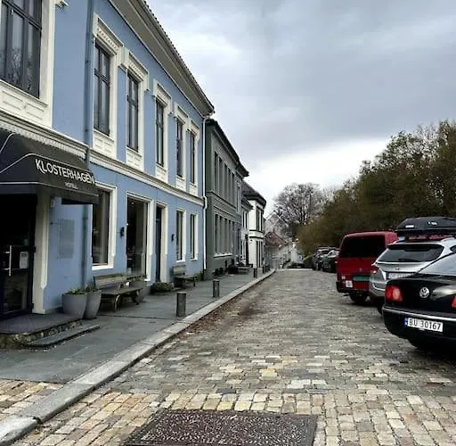 Cozy In Popular Street Apartament *